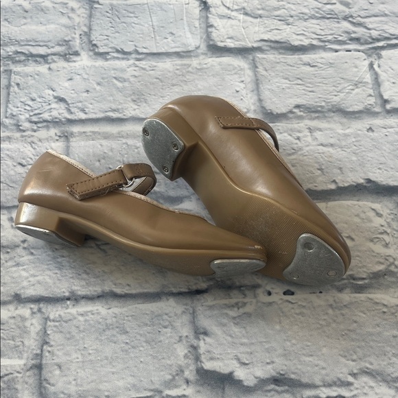 Elegant Tan Kids Tap Shoes - Picture 3 of 6